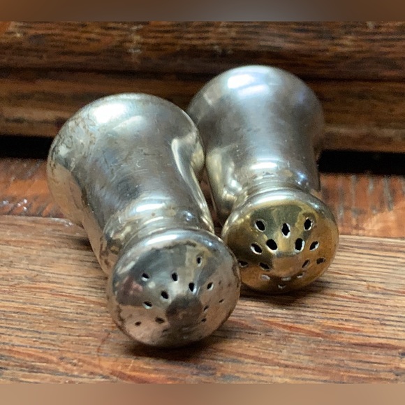 Early 20th Century Antique Sterling Silver Miniature Salt & Pepper Shakers - Picture 9 of 14